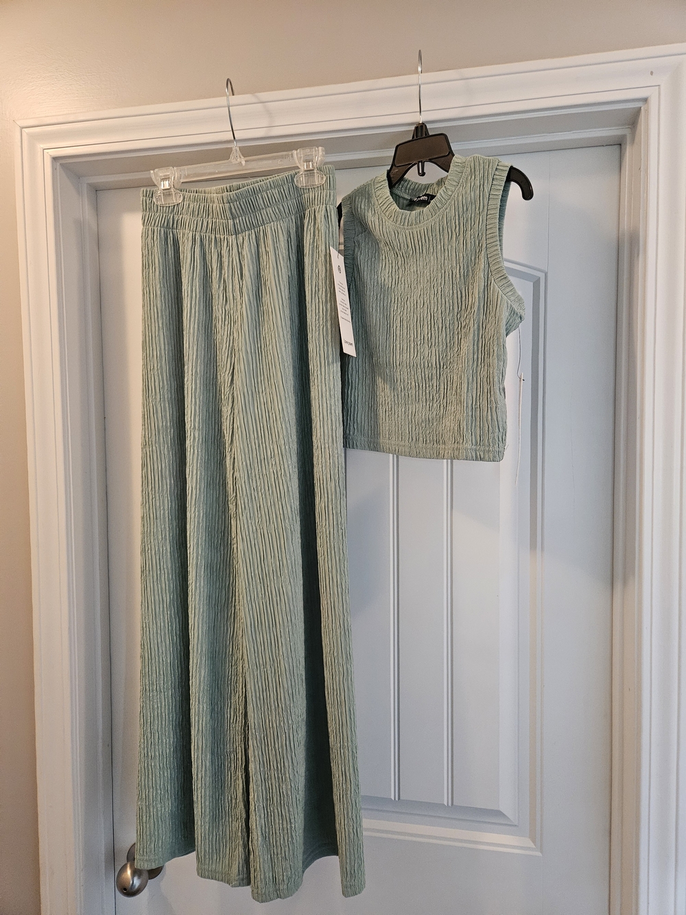 Matching Set: Mint Ribbed Wide-Leg Pants & Top - Picture 2 of 9